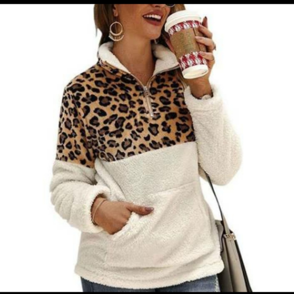NWOT-Leo Rosi/ Leopard fleece pull over